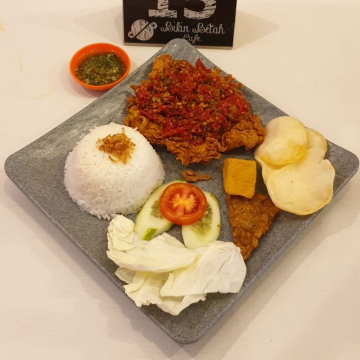 Ayam Geprek Sambal Merah Tanpa Tulang