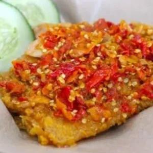 Ayam Geprek Sambal Merah atau Sambal Hijau