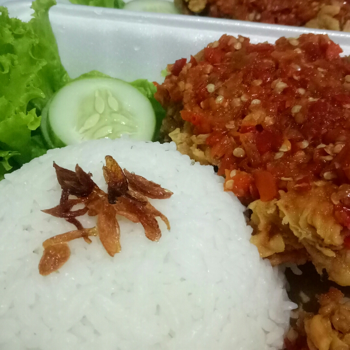 Ayam Geprek Sambal Waoo