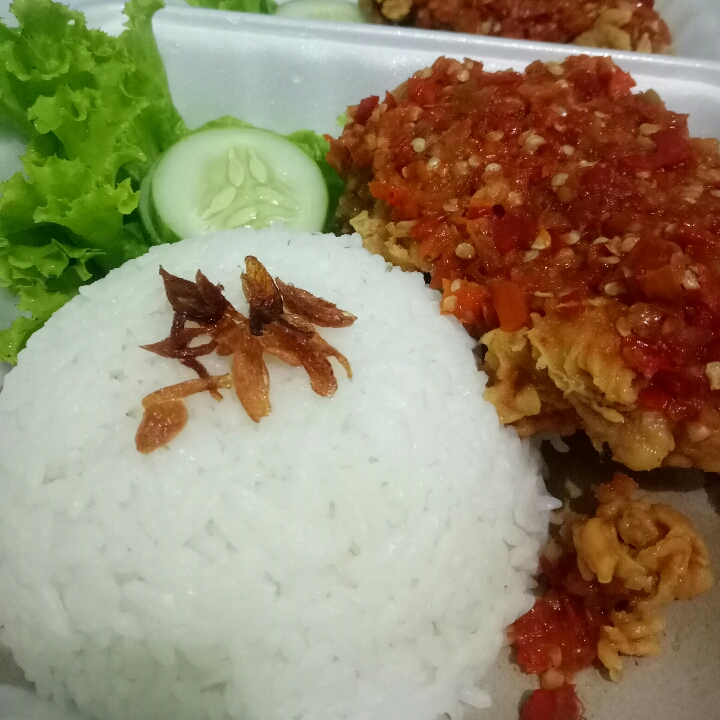 Ayam Geprek Sambal Waoo