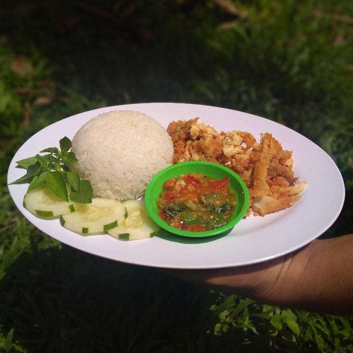 Ayam Geprek Sambel Kemangi