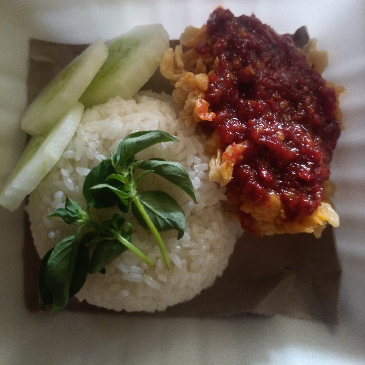 Ayam Geprek Sambel Merah