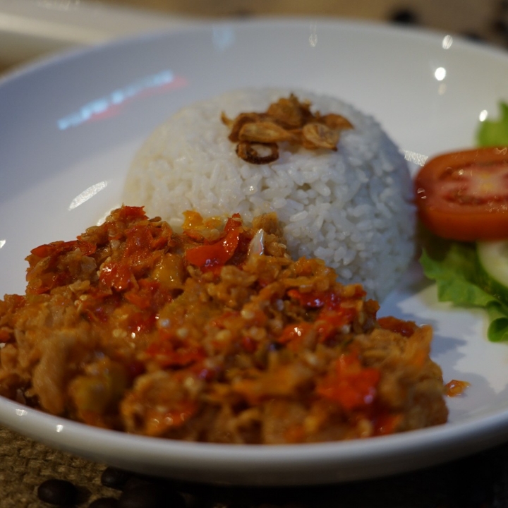 Ayam Geprek plus Nasi Level 3