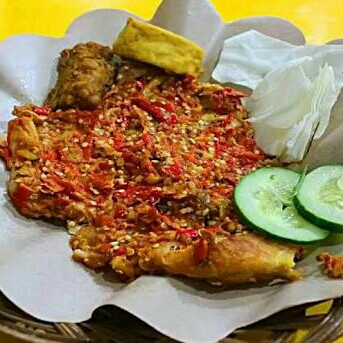 Ayam Gepuk-Nasi-Sambal