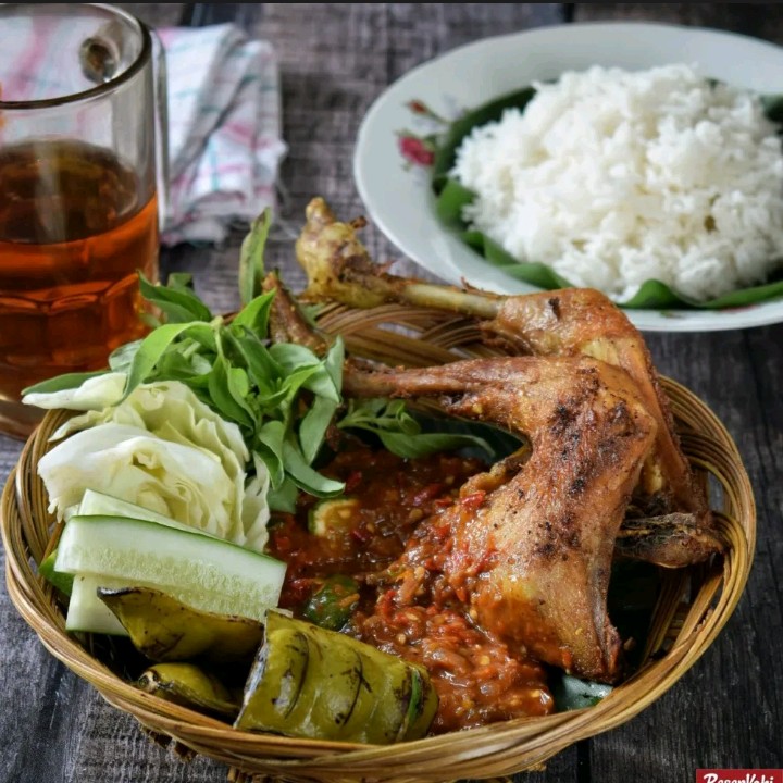 Ayam Goreng Kampung Plus Nasi Dan Es Teh