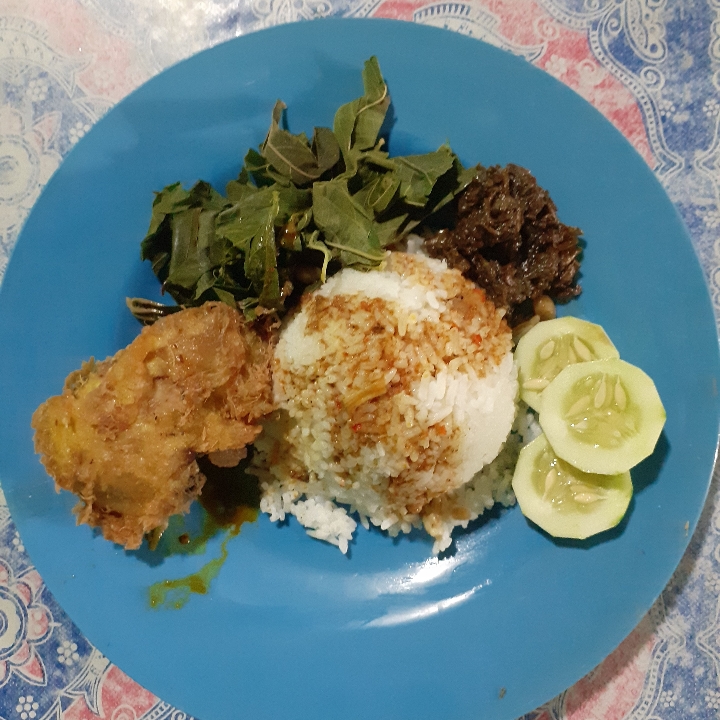 Ayam Goreng Komplit