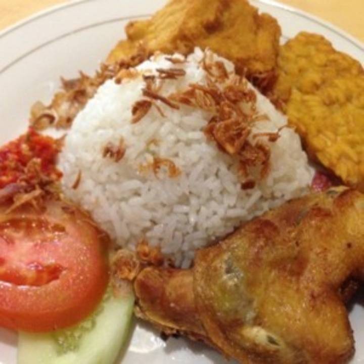 Ayam Goreng Komplit