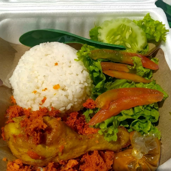 Ayam Goreng Kremes Nasi 