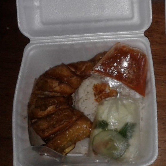 Ayam Goreng Lalapan