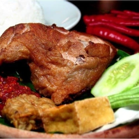 Ayam Goreng Lalapan