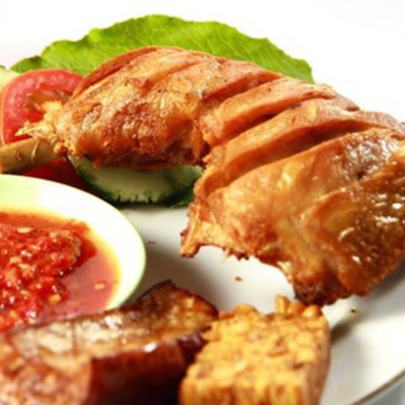 Ayam Goreng Lalapan