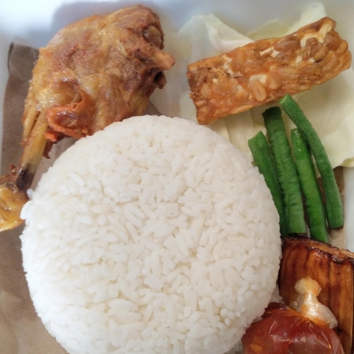 Ayam Goreng Lalapan