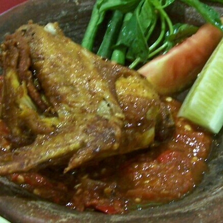 Ayam Goreng Lalapan