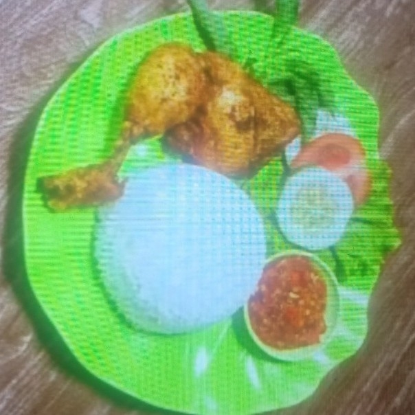 Ayam Goreng Lalapan Dan Nasi