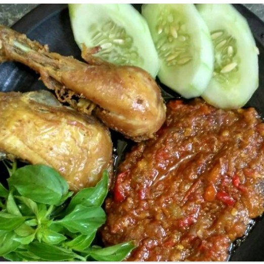 Nasi Ayam Goreng Lalapan