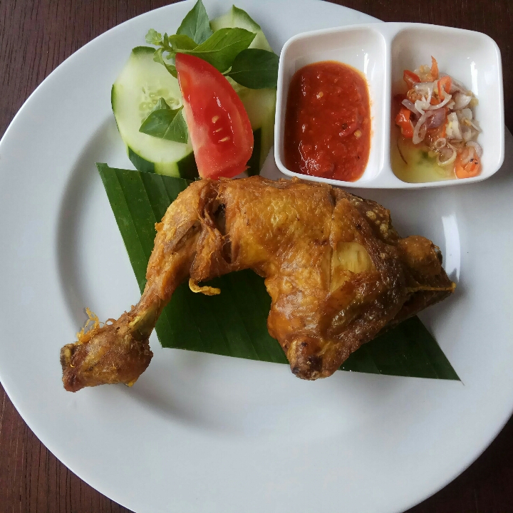 Ayam Goreng Lalapan