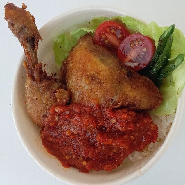 Ayam Goreng Lalapan Dan Nasi