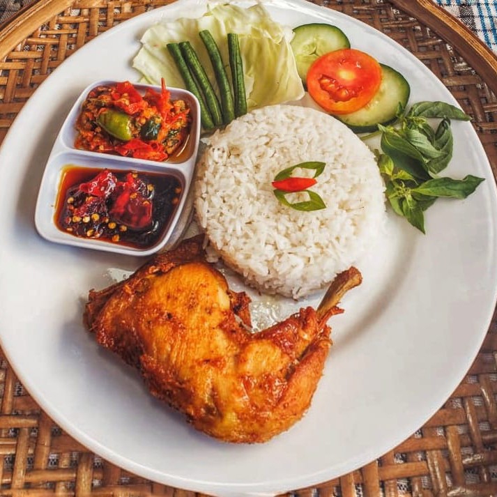 Ayam Goreng Lalapan Gurih