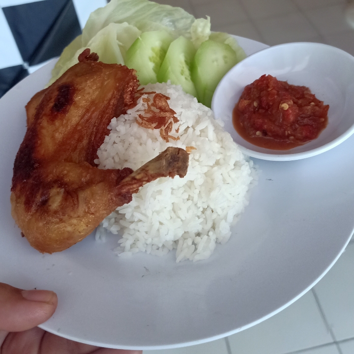 Ayam Goreng Sambel Lalapan