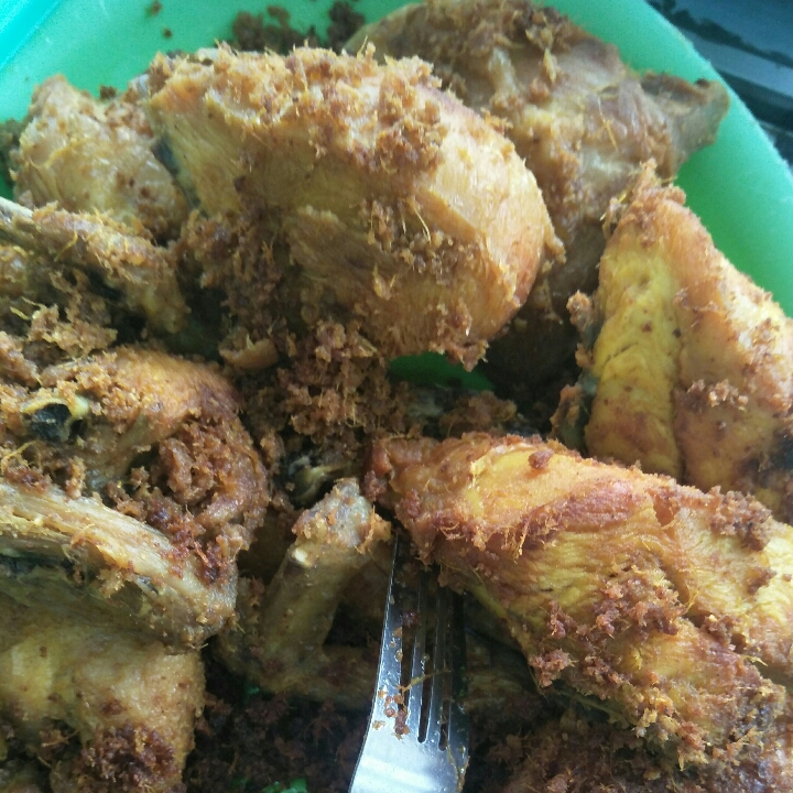 Ayam Goreng Serundeng