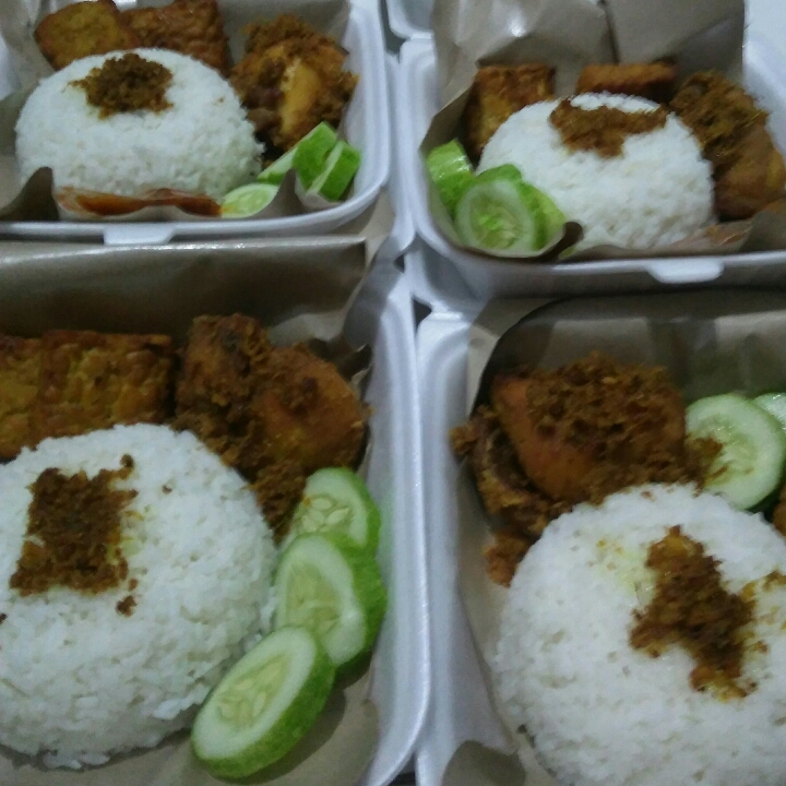 Ayam Goreng Serundeng