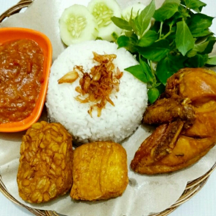 Ayam Goreng dan Nasi