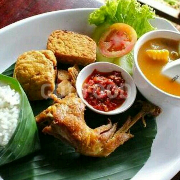 Ayam Goreng lengkap Sayur asem