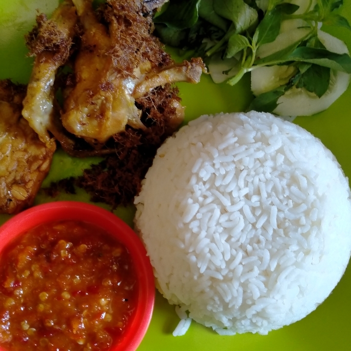 Ayam Grg Plus Nasi Lalapan Sambal Acan Banjar