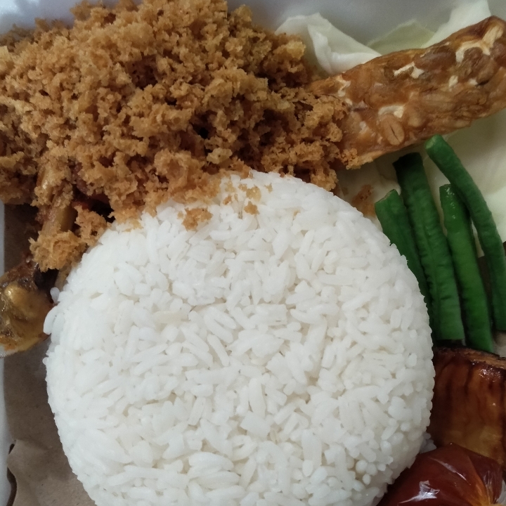 Ayam Kremes Lalapan