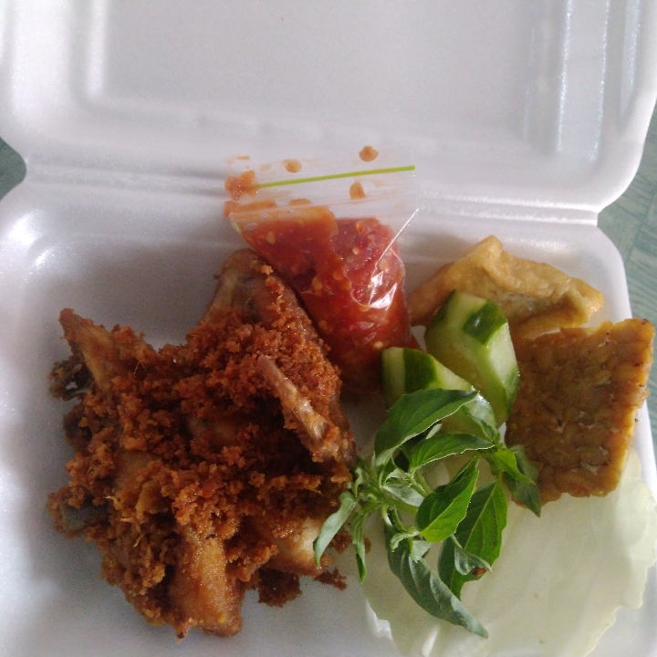 Ayam Kremes Lalapan