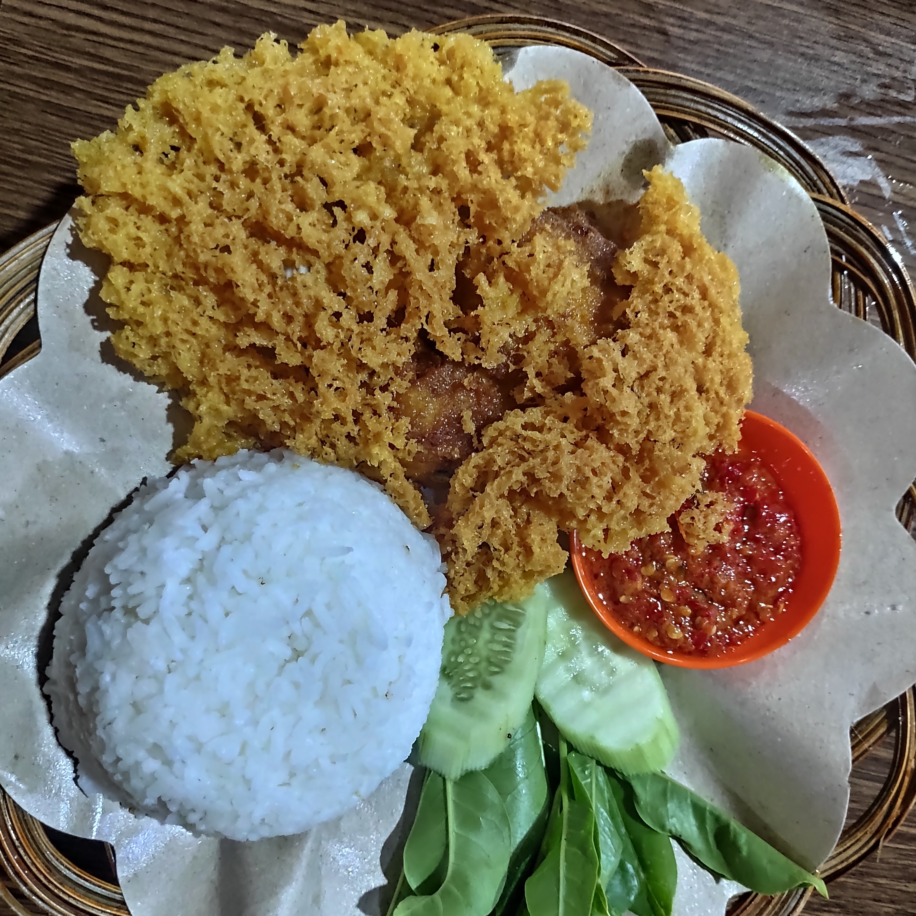 Ayam Kremes Pakai Nasi