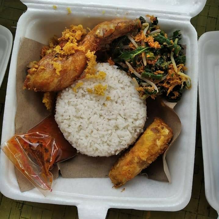 Nasi Ayam Kremes Urap