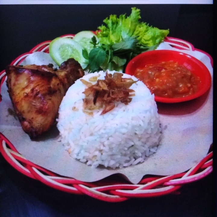 Ayam Lalapan Plus Nasi