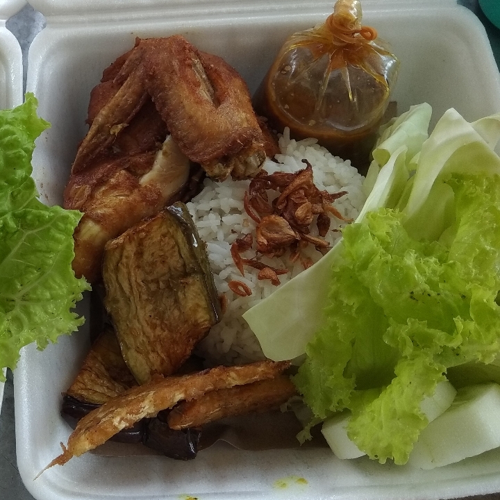 Ayam Pecak Nasi