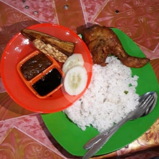 AYAM PENYET