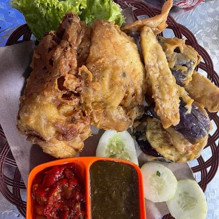 Ayam Penyet 