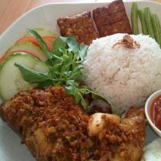 Ayam Penyet  Plus Nasi