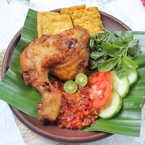 Ayam Penyet Biasa