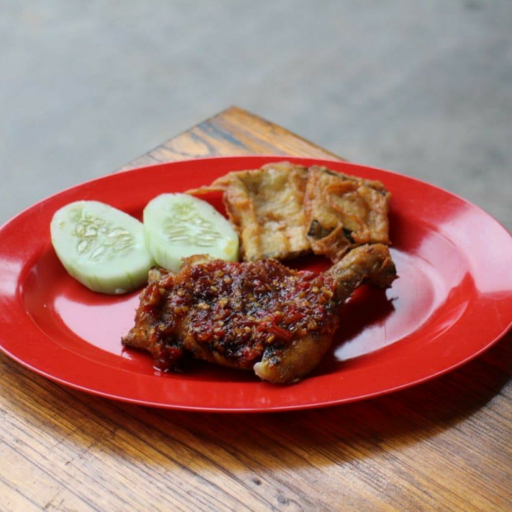 Ayam Penyet Goreng Nasi