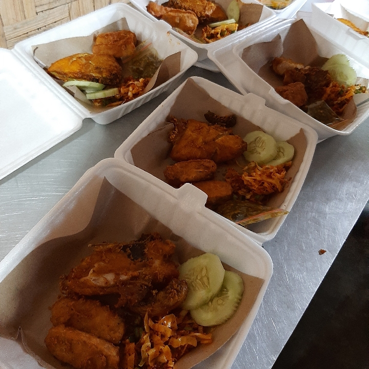 Ayam Penyet Jumbo Cabe Hijau Tanpa Nasi