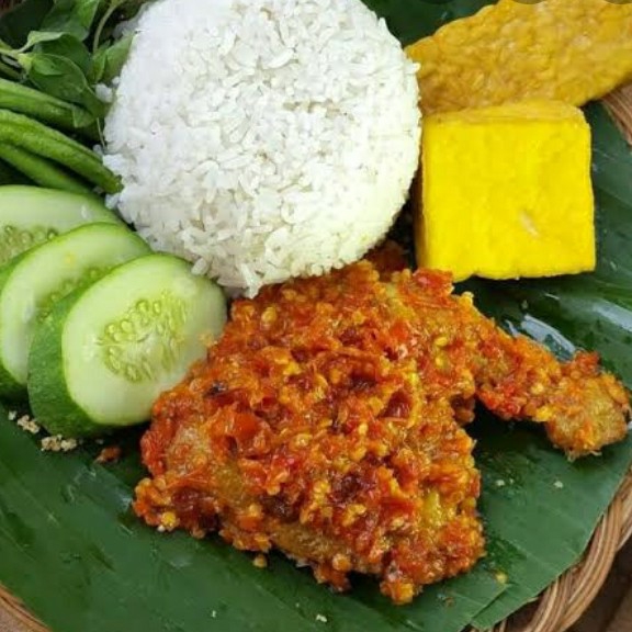 Ayam Penyet Lalapan