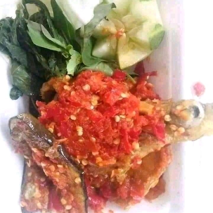 Ayam Penyet Lalapan