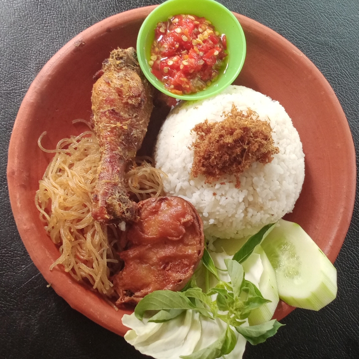 Ayam Penyet Nasi