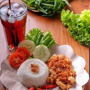 Ayam Penyet Paket Komplit