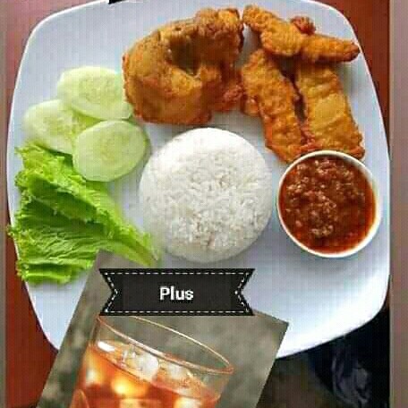 Ayam Penyet Plus Nasi Es Teh Manis