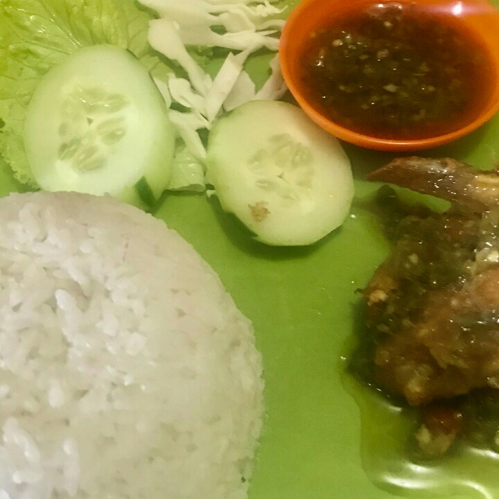 Ayam Penyet Sambal Ijo 