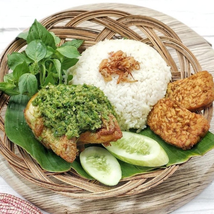 Ayam Penyet Sambal Ijo