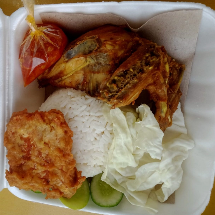 Ayam Penyet Sambal Merah Ijo