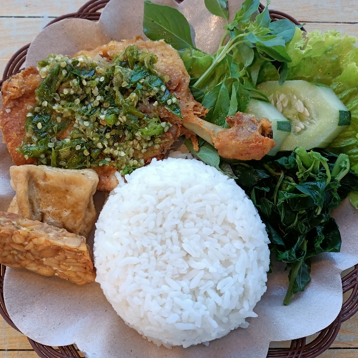 Ayam Penyet Sambel Ijo