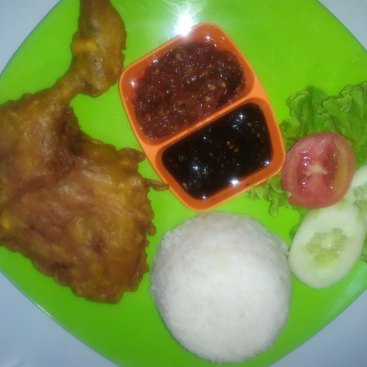 Ayam Penyet dan Nasi